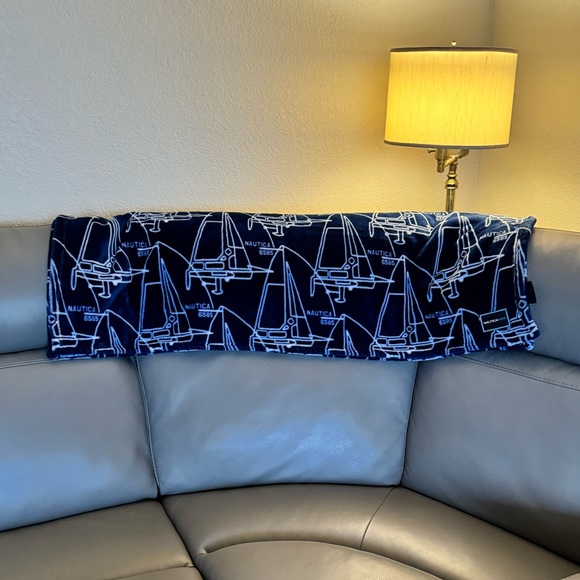 A/ Nautica Kids Fleece Throw Blanket - Picture 2 of 6